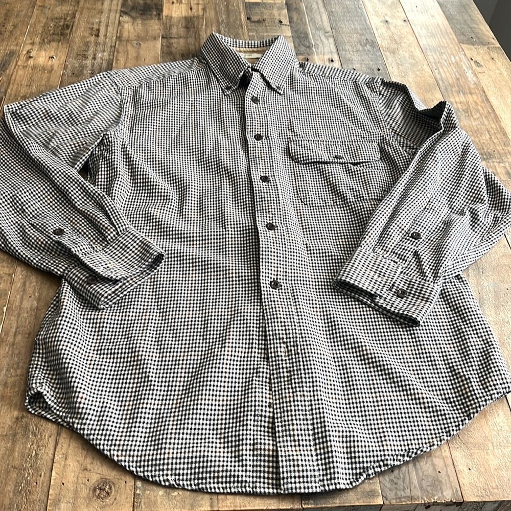 MENS ORVIS SIZE M BUTTON DOWN SHIRT